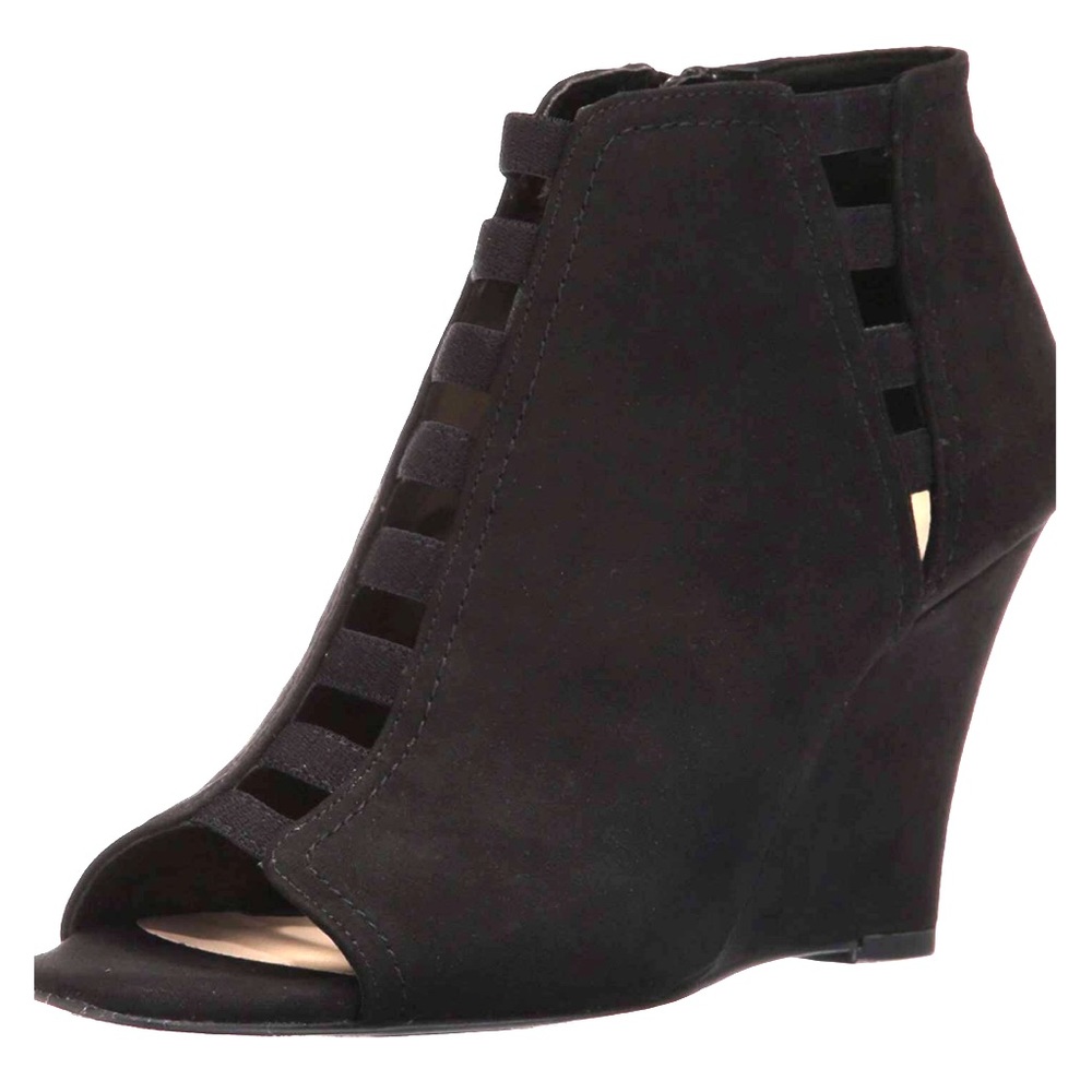 EUC Nine West Floating Ankle Bootie. Size 9